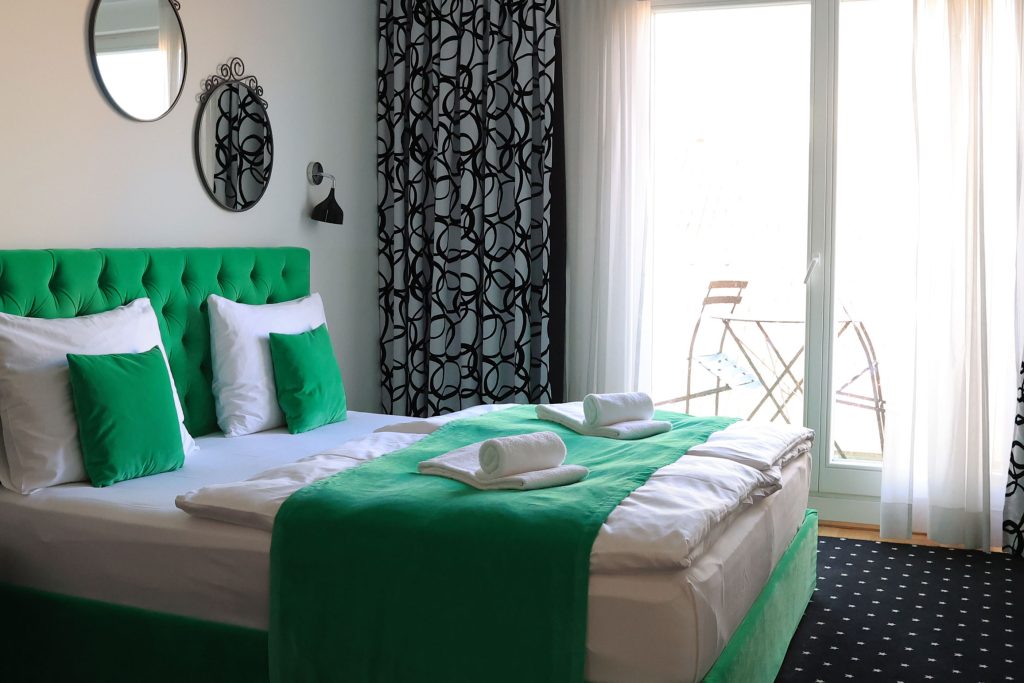 City Stay Vienna Lugeck trendy bright green colors at the interior.