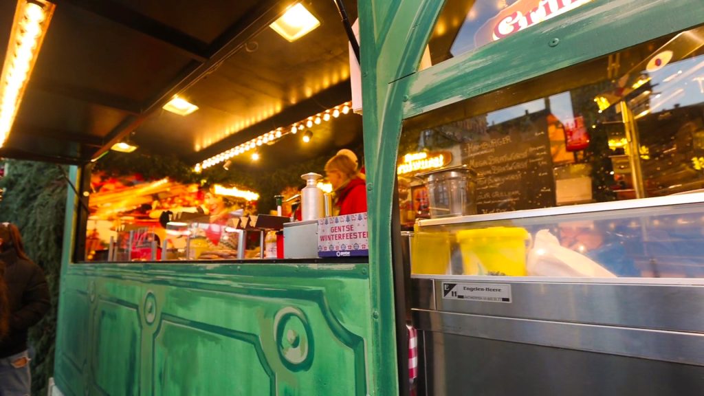 Eten op de kerrstmarkt in Gent