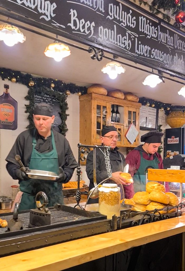 Kerstmarkt Vörösmarty Tér