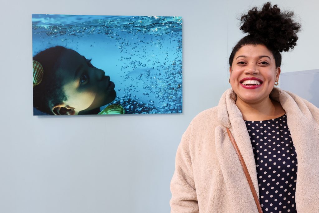 Erica Baltimore - Salva Vidas
Een 3D-fotoserie met behulp van A.I., waarbij een Kaapverdisch jongetje symboliseert dat de jeugd de toekomst kan redden.