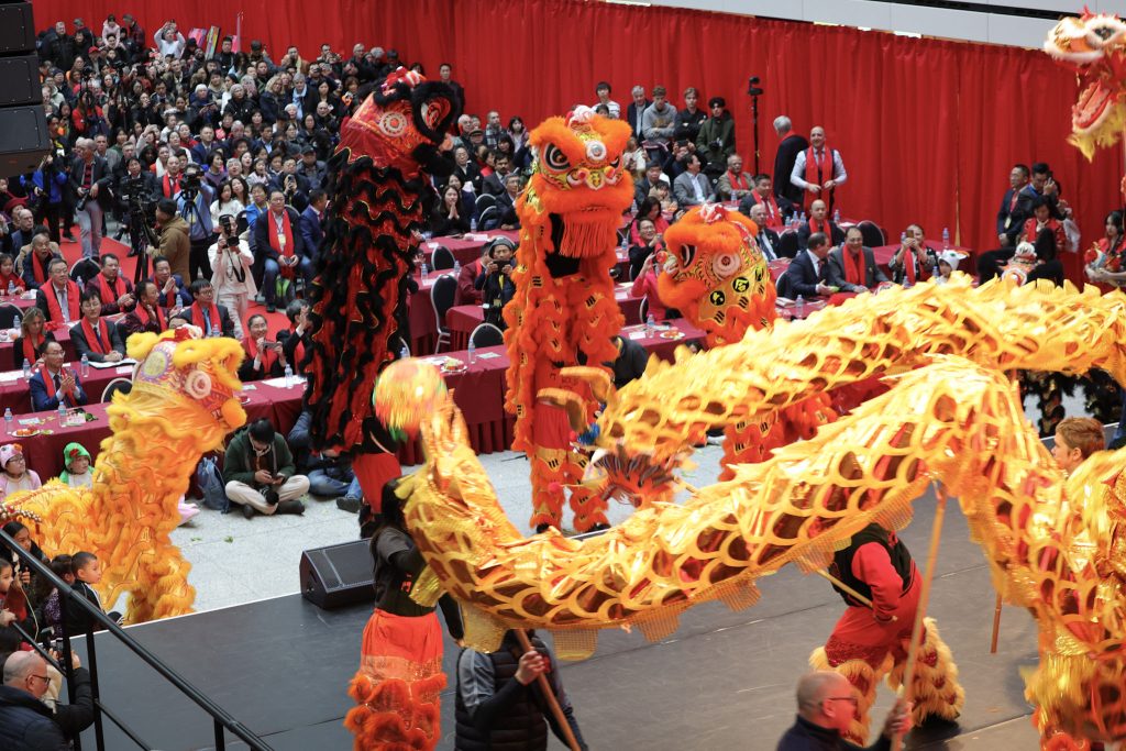 Chinees Nieuwjaar in Den Haag. Spui stadhuis.