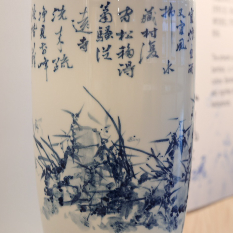 " Rising Step by Step." Keramiek kunstwerk.