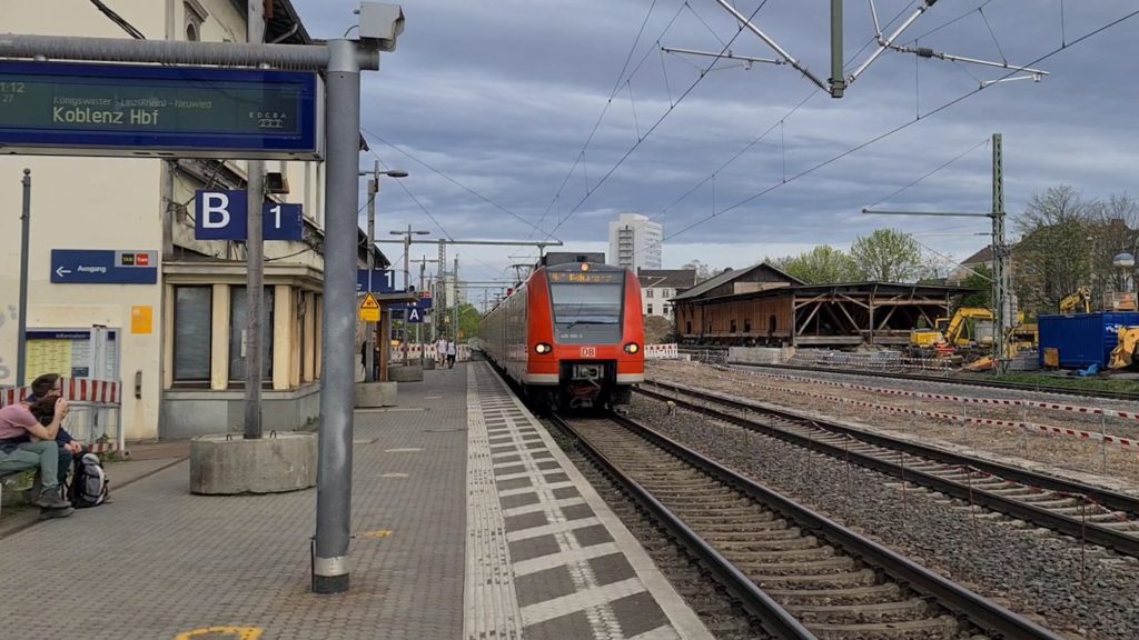 Trein richting Koblenz naar Königswinter. Bestemming: Drachenfels.