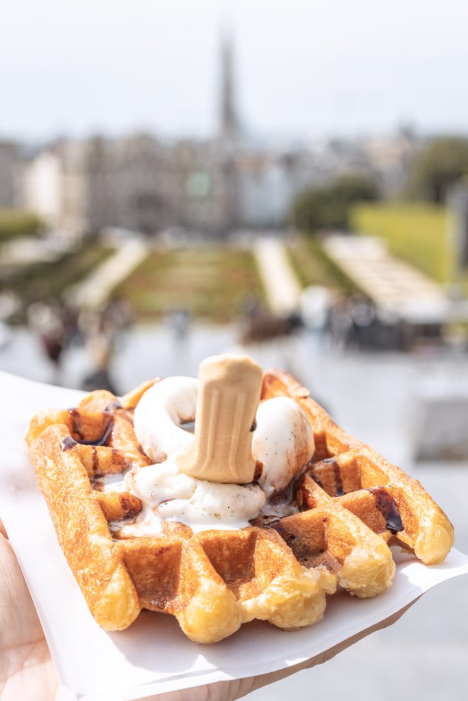 gele Pascalino-wafeltruck. Solo dagtrip naar Brussel.